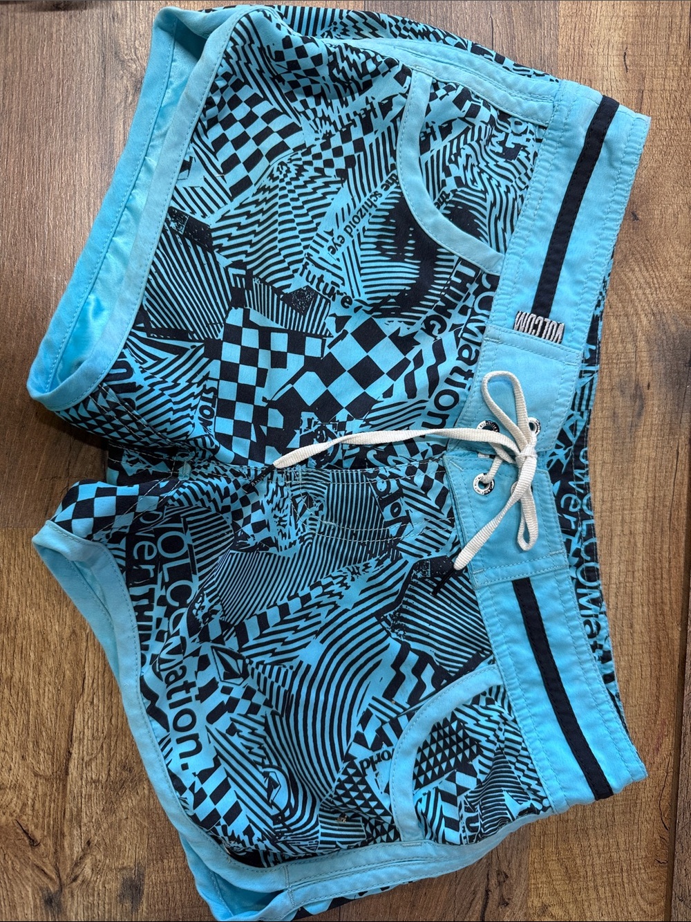 Volcom Black and Turquoise Graphic Women's Skort Shorts